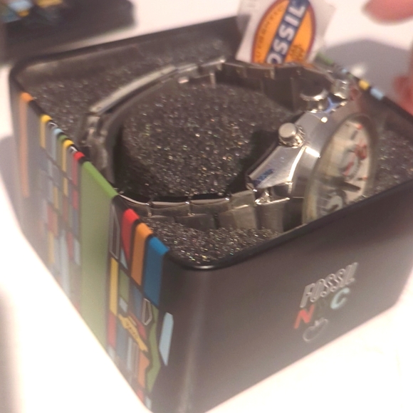 NWT Fossil Watch - Unisex - Picture 6 of 7
